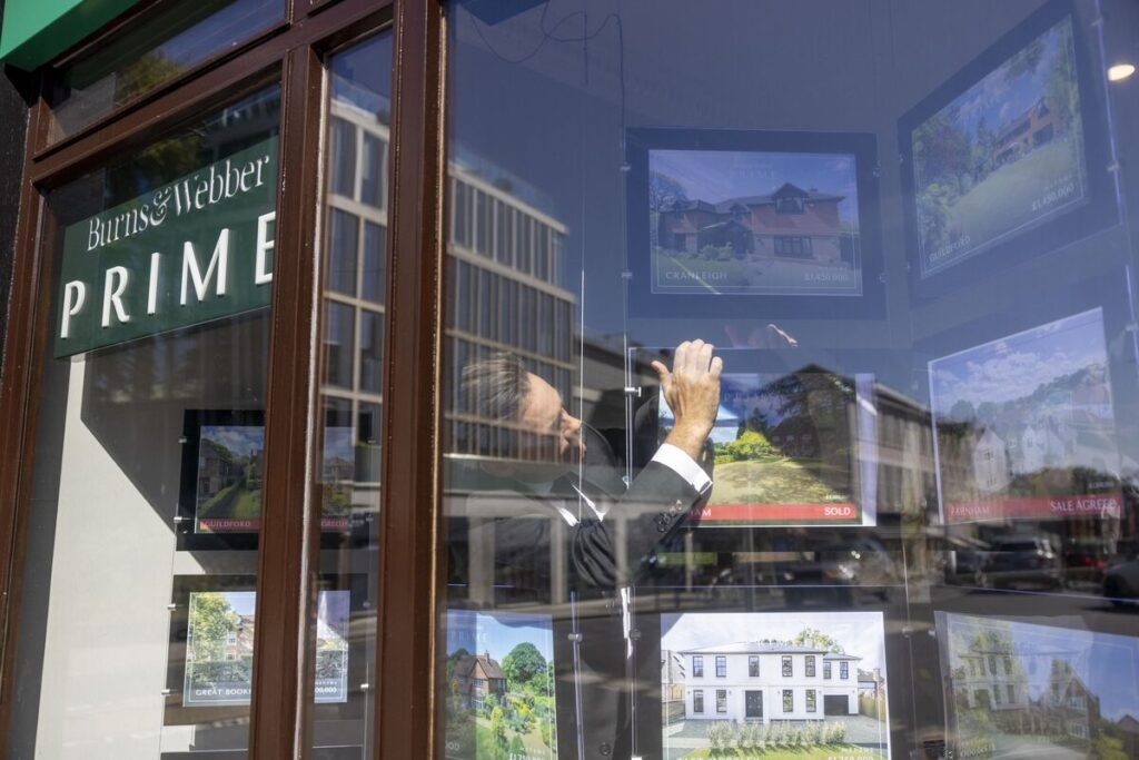 UK Mortgage Approvals Rise in Sign of Stability Before War UK Mortgage Approvals Rise in Sign of Stability Before War