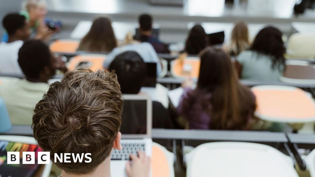 22,000 students told to pay back ‘mis-sold’ maintenance loans 22,000 students told to pay back 'mis-sold' maintenance loans