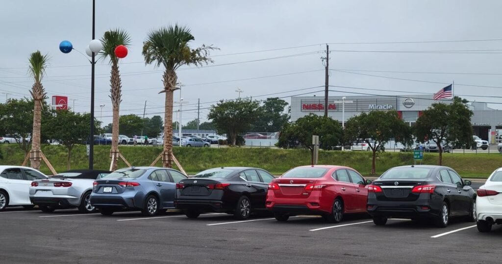 Nearly 3 in 10 roll underwater auto loans into new car buys