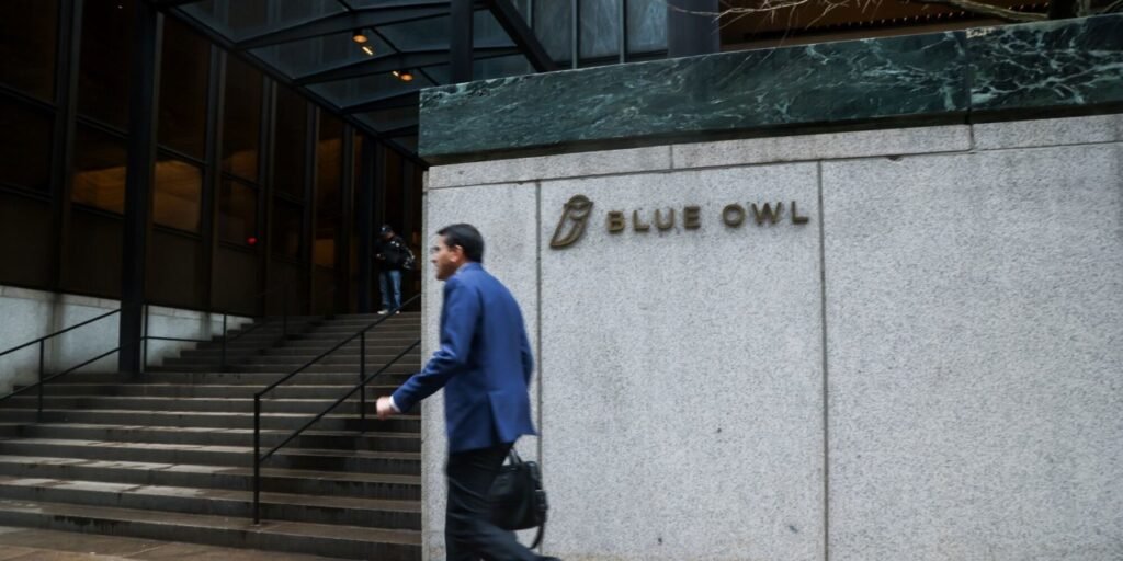 The Wealthy Investors That Powered Private Credit Are Rushing for the Exits