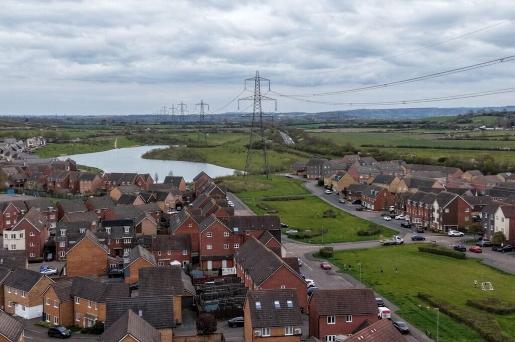 UK Homebuyer Demand Slumps as Borrowing Costs Spiral, RICS Says